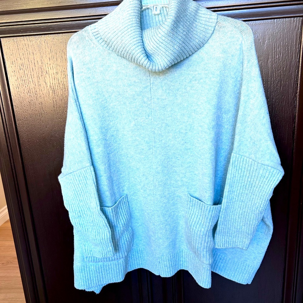 LOFT aqua color pullover sweater with front pockets. Size Large